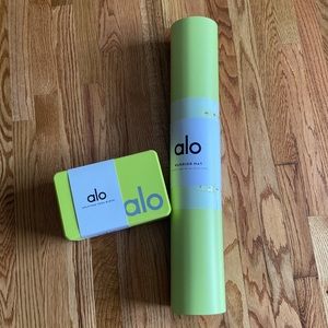 NWT ALO Yoga Mat & Block